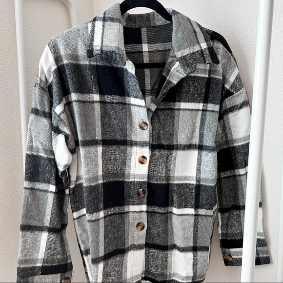 black and white plaid shacket for fall and winter - Picture 5 of 5